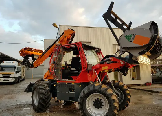 Le Chaptrack 280, un véhicule utilisé par l'entreprise Techni-Vert dans ses travaux d'élagage et d'abattage.